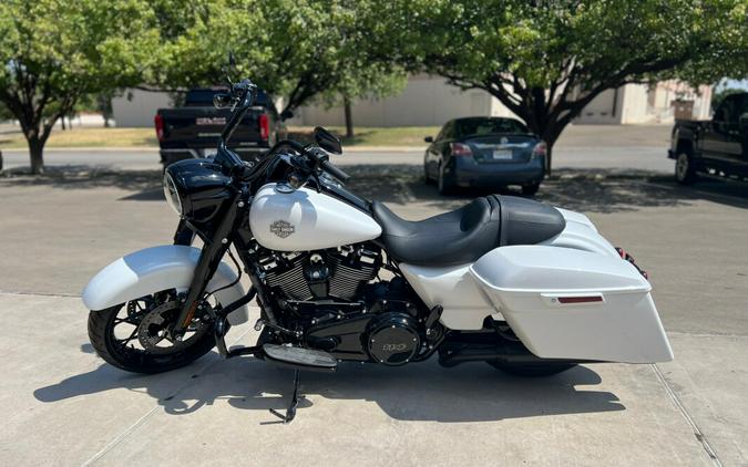 2024 Harley-Davidson® Road King® Special White Onyx Pearl - Black Finish