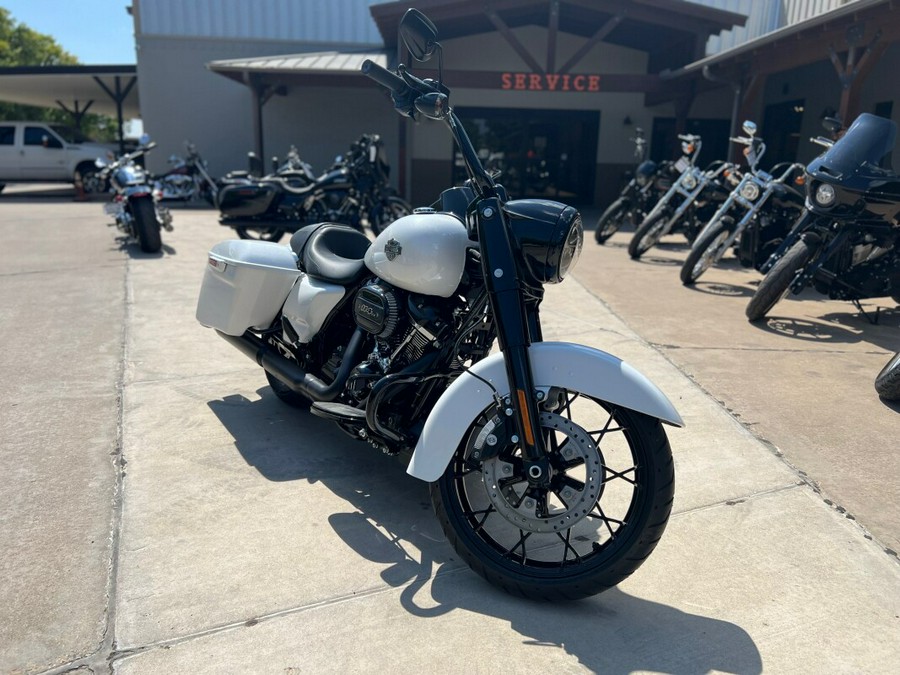 2024 Harley-Davidson® Road King® Special White Onyx Pearl - Black Finish