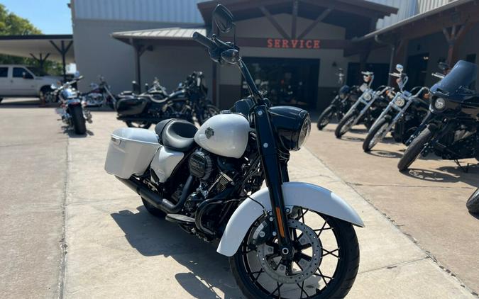 2024 Harley-Davidson® Road King® Special White Onyx Pearl - Black Finish