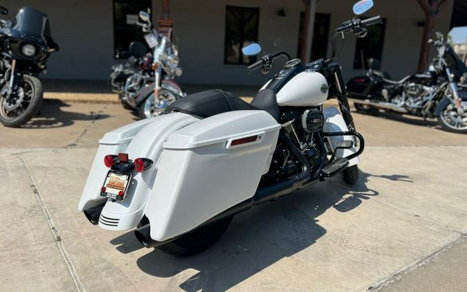 2024 Harley-Davidson® Road King® Special White Onyx Pearl - Black Finish