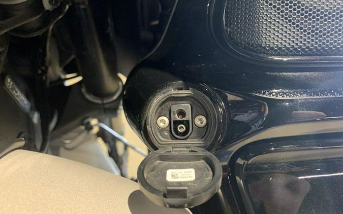 2023 Indian Pursuit Dark Horse with Premium Package Silver Qua