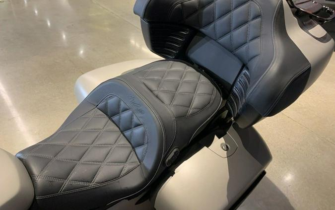 2023 Indian Pursuit Dark Horse with Premium Package Silver Qua