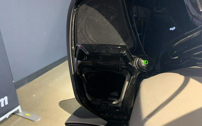 2023 Indian Pursuit Dark Horse with Premium Package Silver Qua