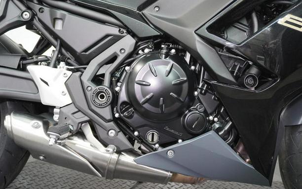 2024 Kawasaki Ninja® 650 ABS Metallic Matte Dark Gray/Metallic Spark Black