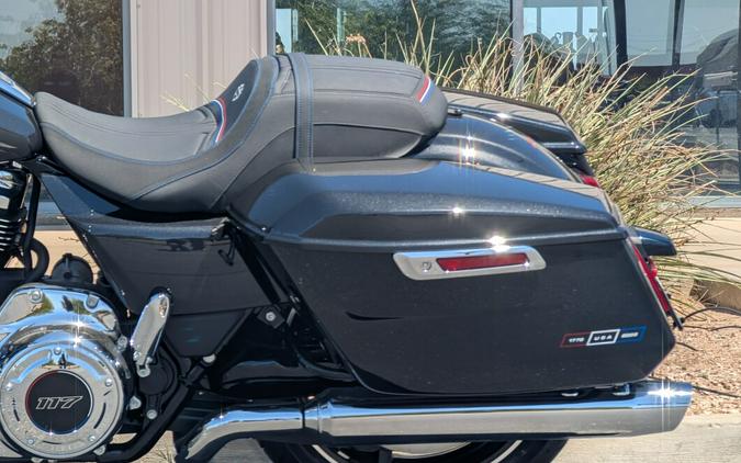 2026 Harley-Davidson® Street Glide® Midnight Ember Chrome Trim