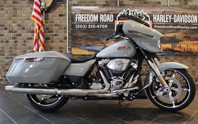 2025 Street Glide (FLHX)