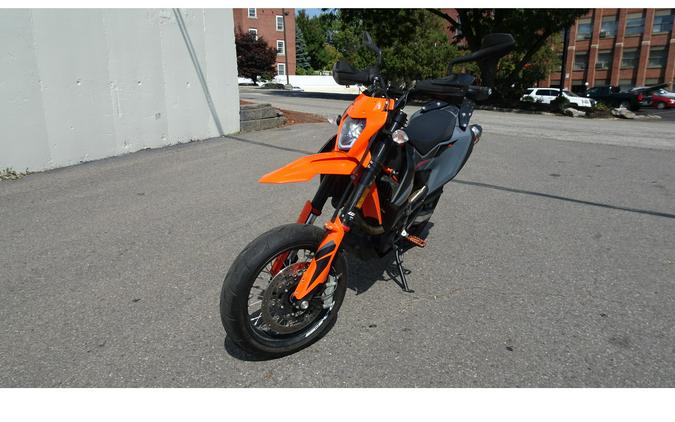 2022 KTM SMC 690 R