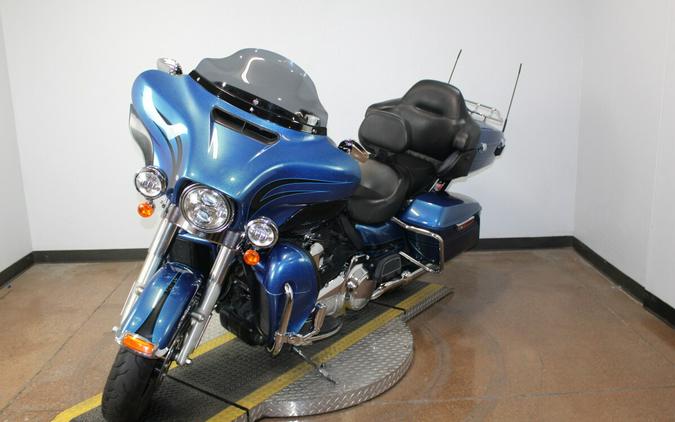 Harley-Davidson® Electra Glide® Ultra Limited 2014 FLHTK 608470T DAYTONA BLUE