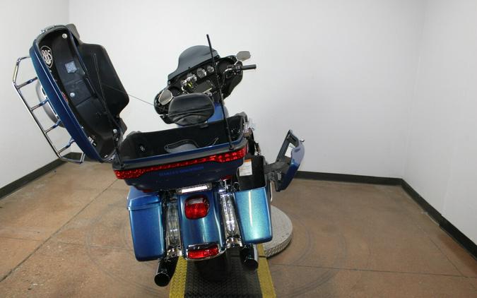 Harley-Davidson® Electra Glide® Ultra Limited 2014 FLHTK 608470T DAYTONA BLUE