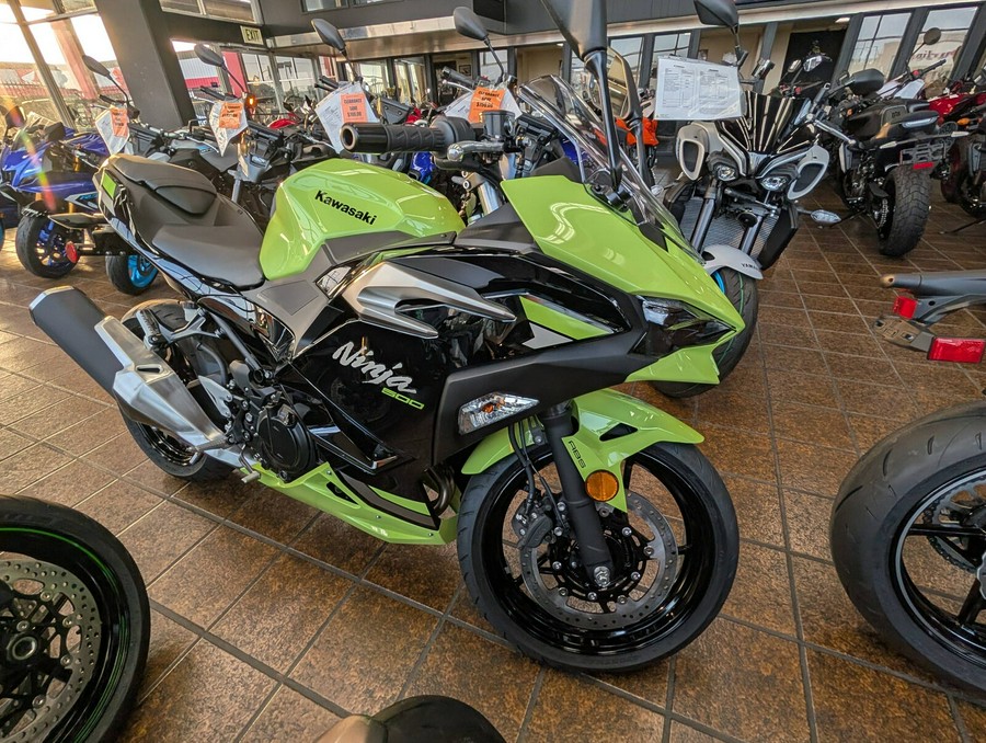 2026 Kawasaki NINJA 500 ABS Metallic Yellowish Green/Ebony - A78779