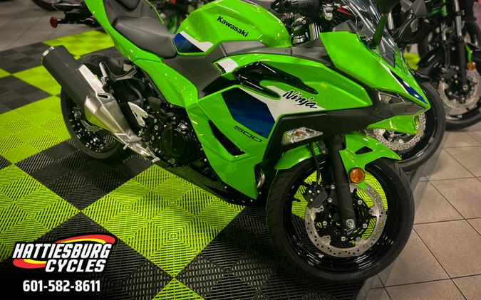 2026 Kawasaki Ninja® 500 Base