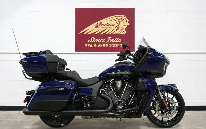 2024 Indian Motorcycle® Pursuit® Dark Horse® with PowerBand Audio Package Springfield Blue