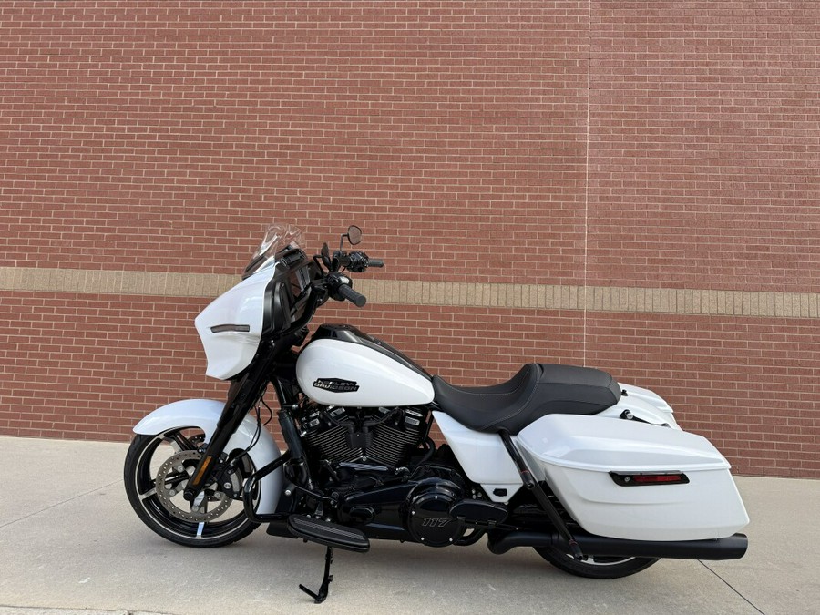 2024 Harley-Davidson® Street Glide® White Onyx Pearl - Black Finish