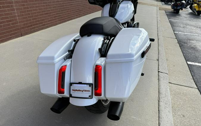 2024 Harley-Davidson® Street Glide® White Onyx Pearl - Black Finish