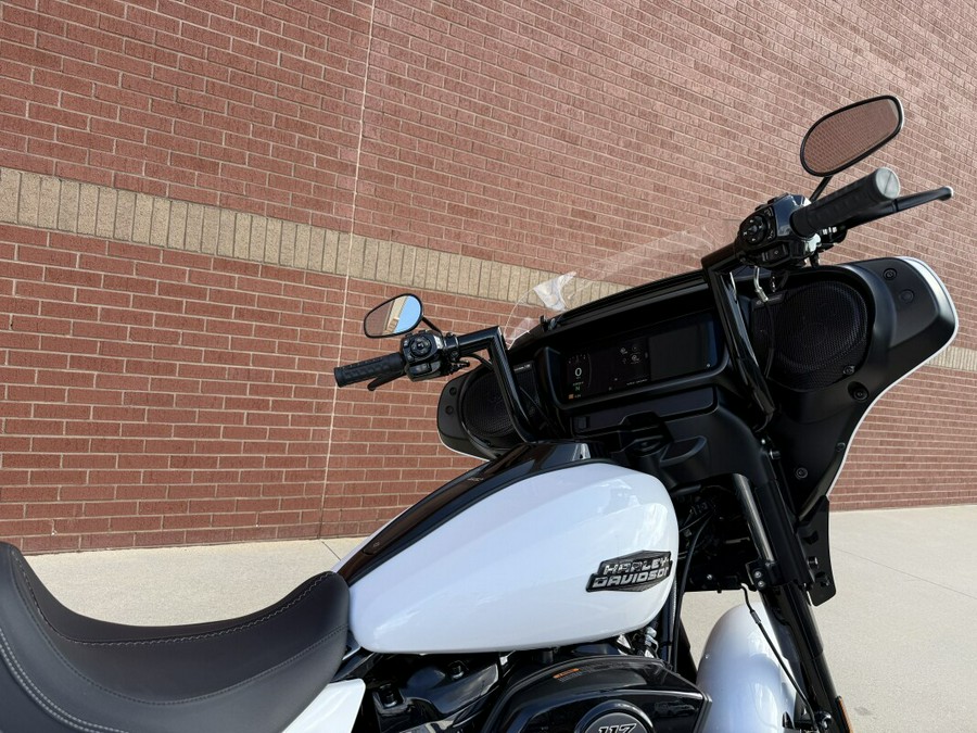2024 Harley-Davidson® Street Glide® White Onyx Pearl - Black Finish