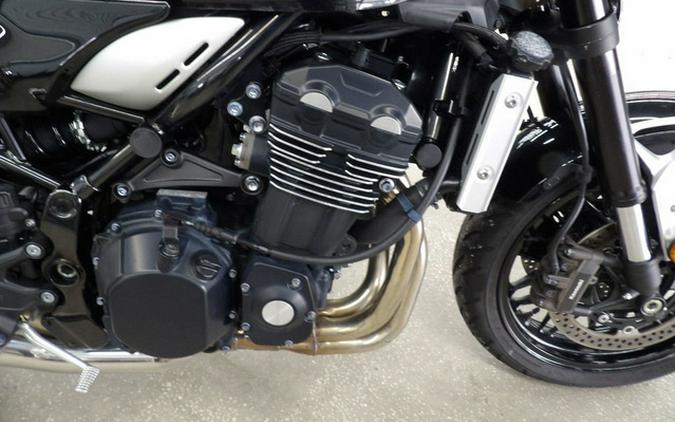 2018 Kawasaki Z900RS Metallic Spark Black