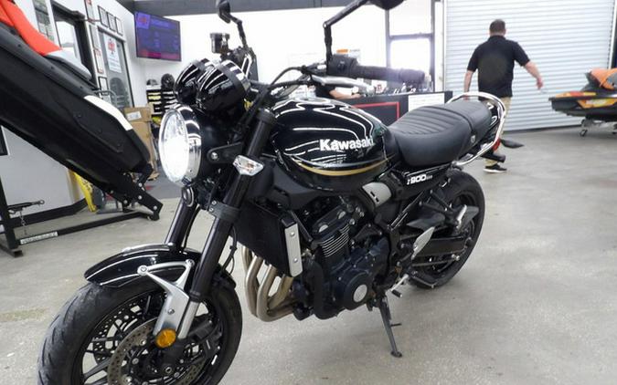 2018 Kawasaki Z900RS Metallic Spark Black