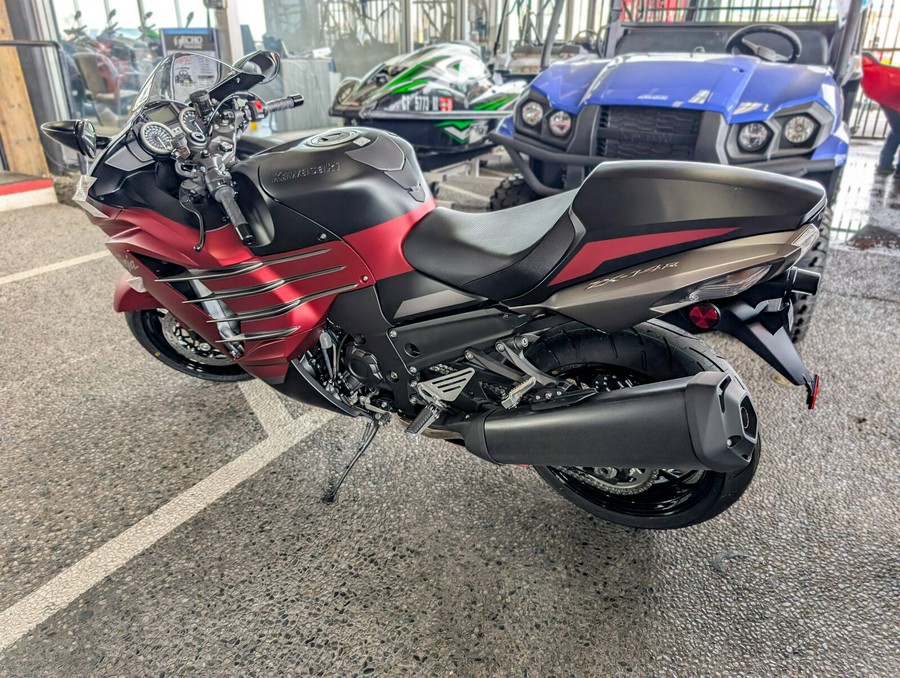 2025 Kawasaki Ninja ZX-14R ABS Metallic Matte Sovereign Red/Metallic Flat Spark Black/Metallic Matte Graphite Gray - 021545