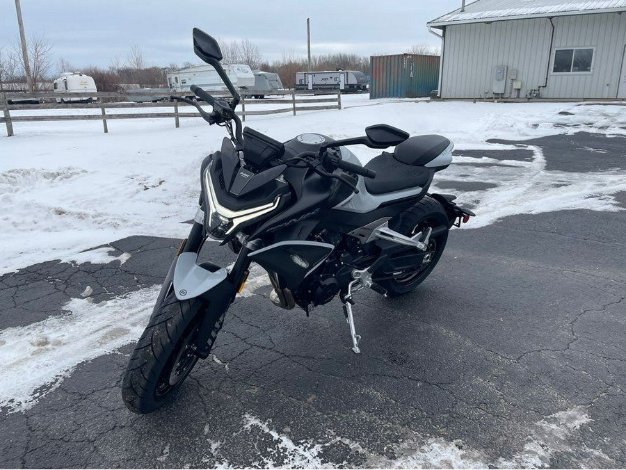 2026 CFMOTO 800NK - AEROLITE GRAY