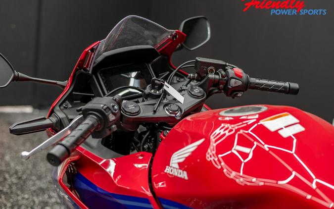 2025 HONDA CBR500R ABS