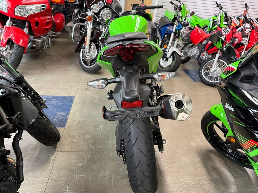 2025 Kawasaki Ninja® 500 Base