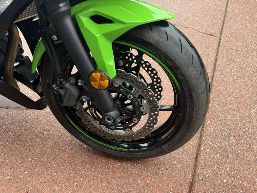 2022 Kawasaki Ninja® 650 Metallic Matte Graphenesteel Gray