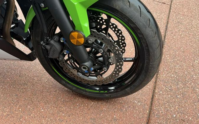 2022 Kawasaki Ninja® 650 Metallic Matte Graphenesteel Gray