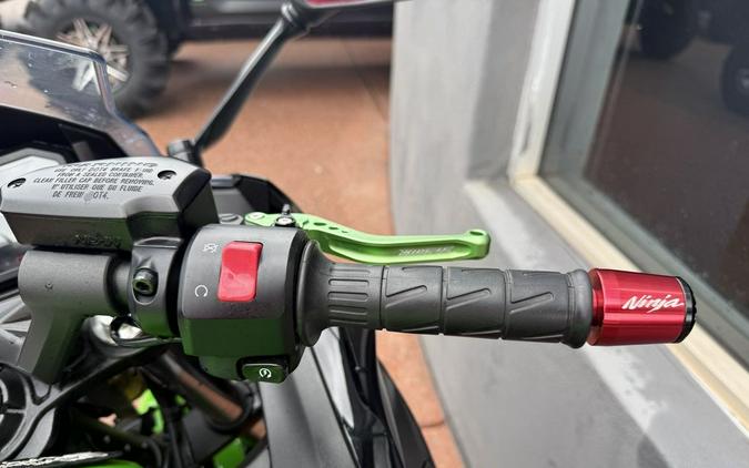 2022 Kawasaki Ninja® 650 Metallic Matte Graphenesteel Gray