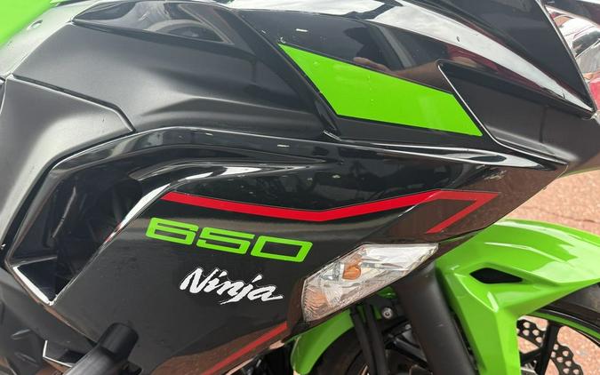 2022 Kawasaki Ninja® 650 Metallic Matte Graphenesteel Gray