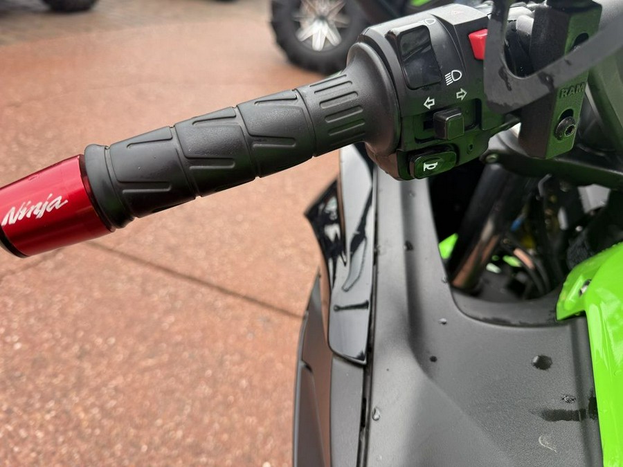 2022 Kawasaki Ninja® 650 Metallic Matte Graphenesteel Gray