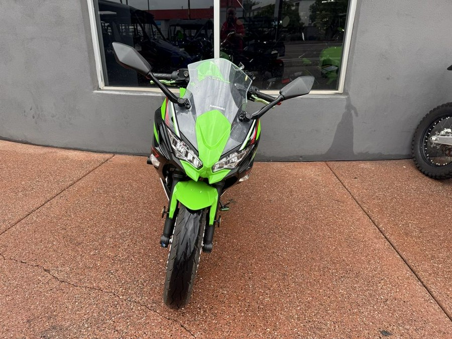 2022 Kawasaki Ninja® 650 Metallic Matte Graphenesteel Gray