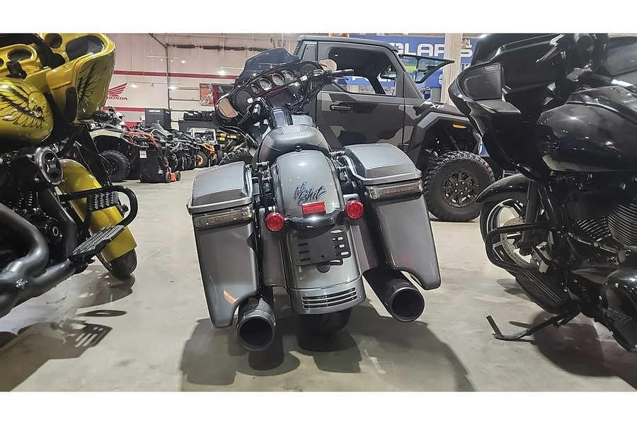 2021 Harley-Davidson® STREET GLIDE SPECIAL 114 - GAUNTLET GRAY METALLIC / VIVID BLACK