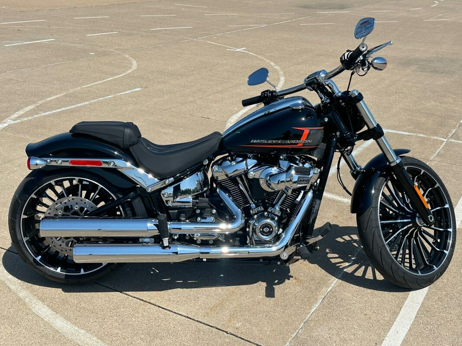 2024 Harley-Davidson Breakout 117 Vivid Black