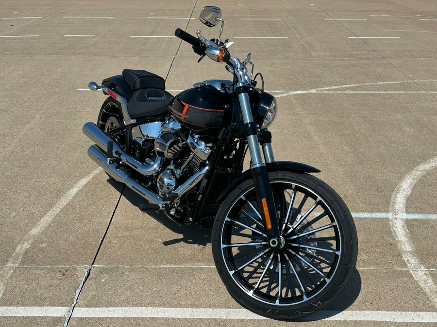 2024 Harley-Davidson Breakout 117 Vivid Black