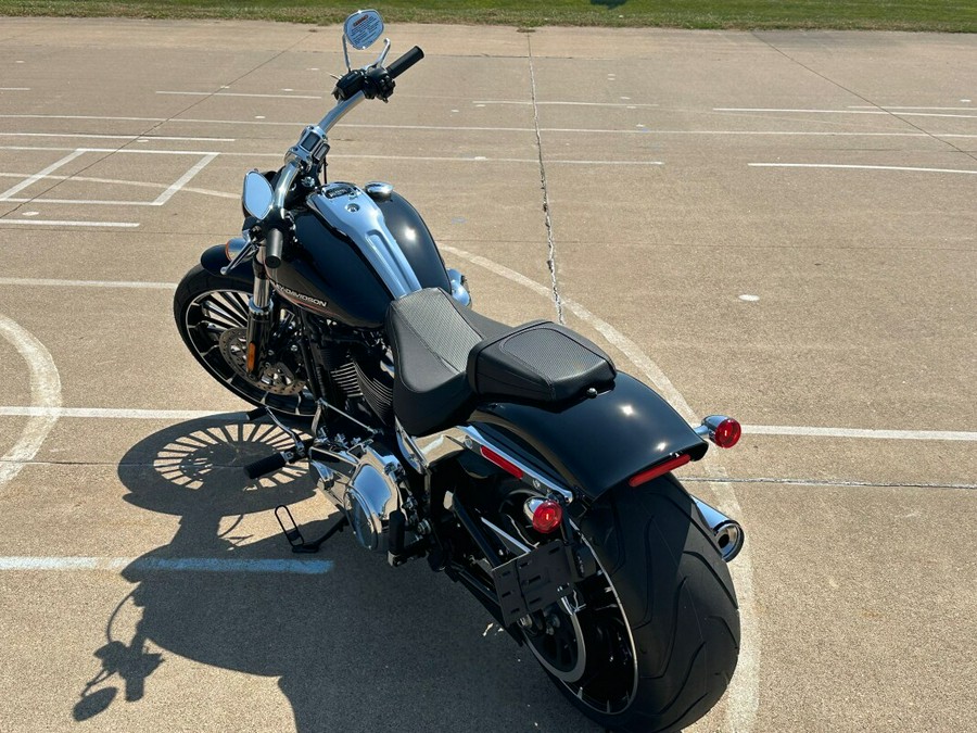 2024 Harley-Davidson Breakout 117 Vivid Black