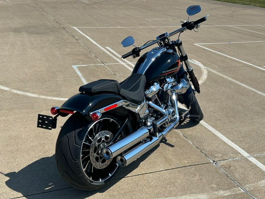 2024 Harley-Davidson Breakout 117 Vivid Black