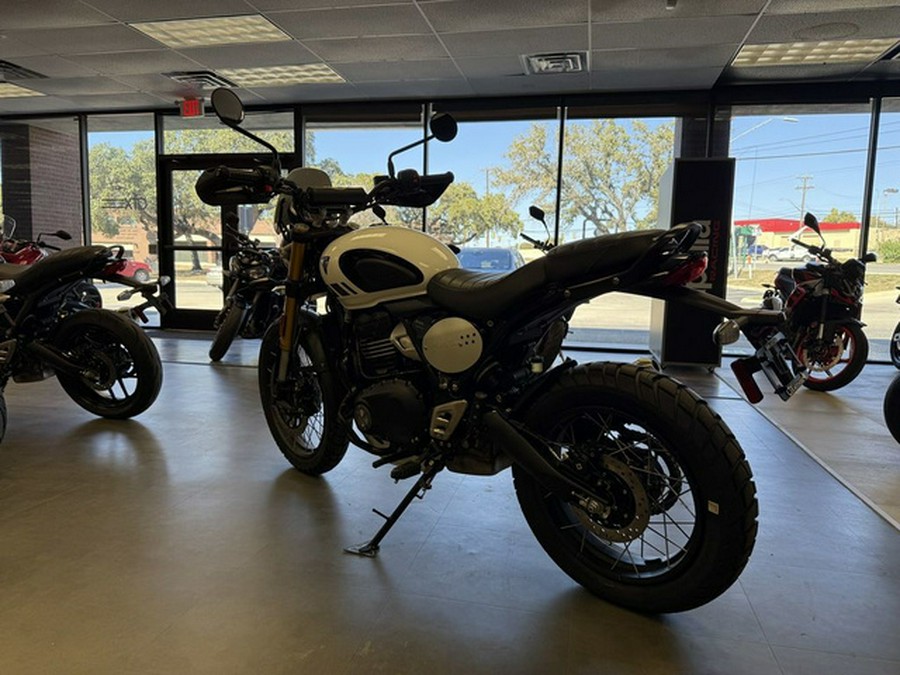 2026 Triumph Scrambler 400 XC Vanilla White