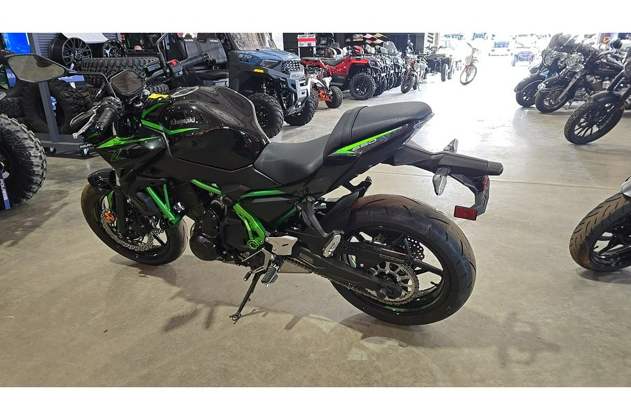 2025 Z650 ABS - METALLIC SPARK BLACK / GREEN - Kawasaki