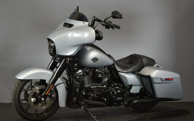 2023 Harley-Davidson Street Glide Special Atlas Silver Metallic - Black Finish