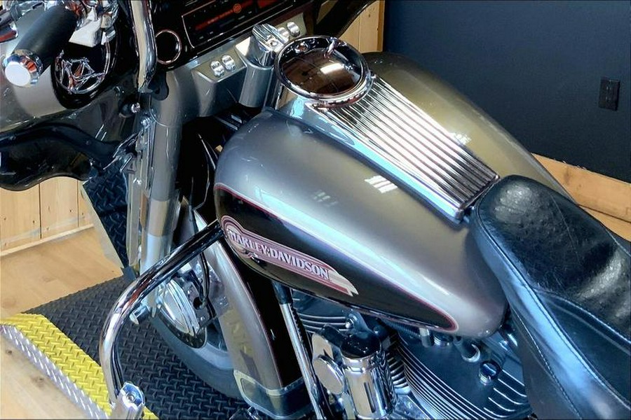 2005 Harley-Davidson® FLHTC - Electra Glide® Classic
