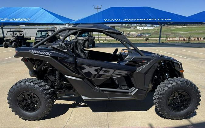 2026 Can-Am Maverick X3 X ds Turbo RR Triple Black_4.5 in