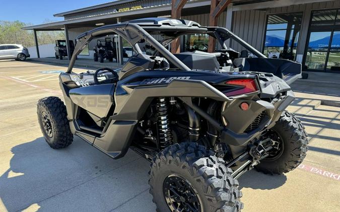 2026 Can-Am Maverick X3 X ds Turbo RR Triple Black_4.5 in