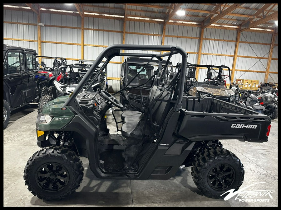 2024 Can-Am® Defender DPS HD7 Tundra Green