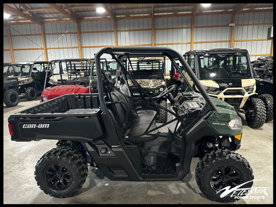 2024 Can-Am® Defender DPS HD7 Tundra Green