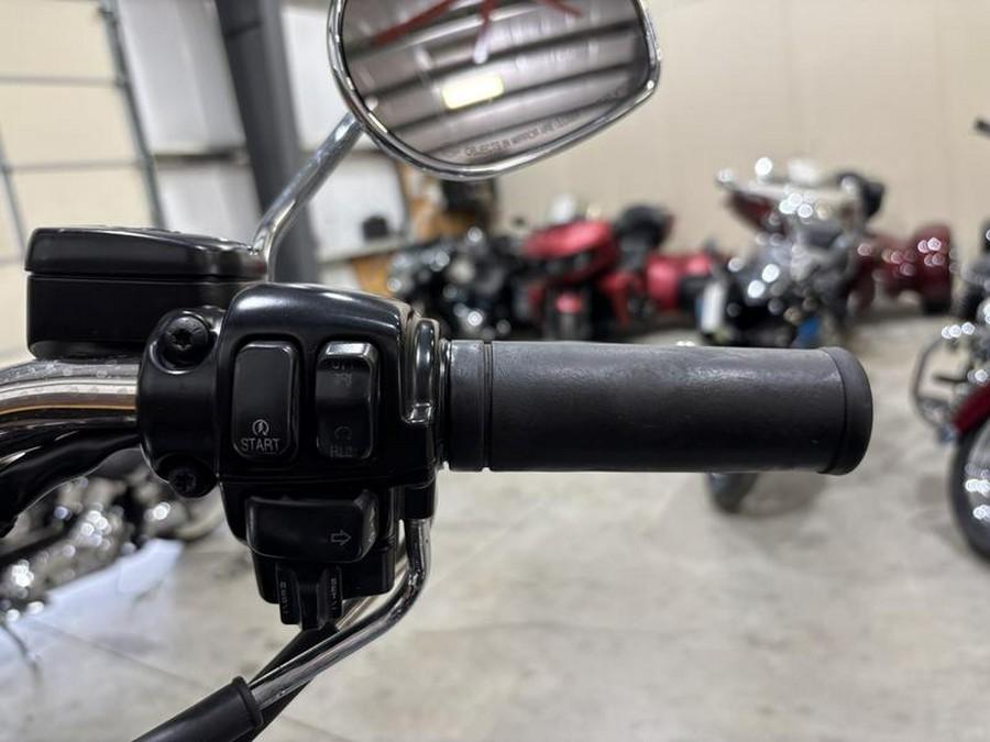 2006 Harley-Davidson® FLHRCI - Road King® Classic