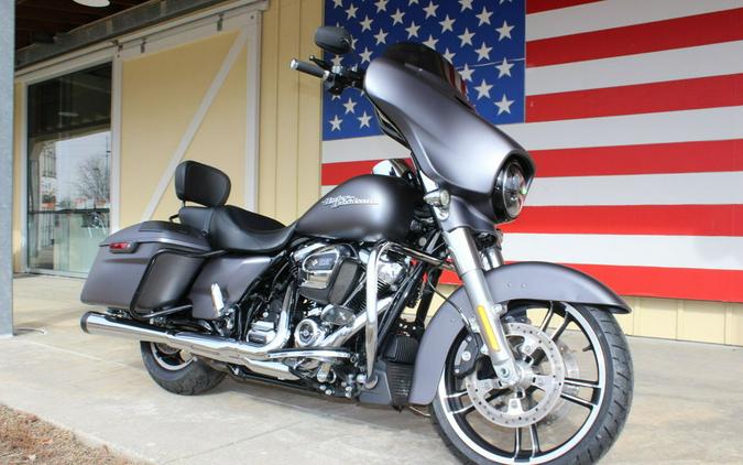 2017 Harley-Davidson® FLHXS - Street Glide® Special