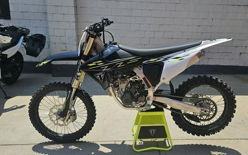 2026 Triumph TF 450-X Jet BlackPure White