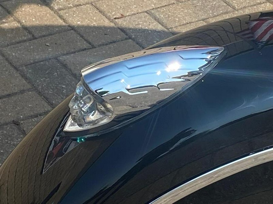 2019 Indian Motorcycle® Chieftain® Classic Thunder Black