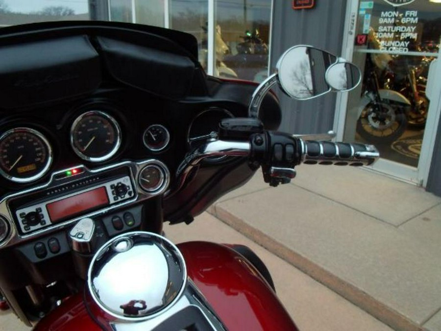 2010 Harley-Davidson® FLHTCU - Ultra Classic® Electra Glide
