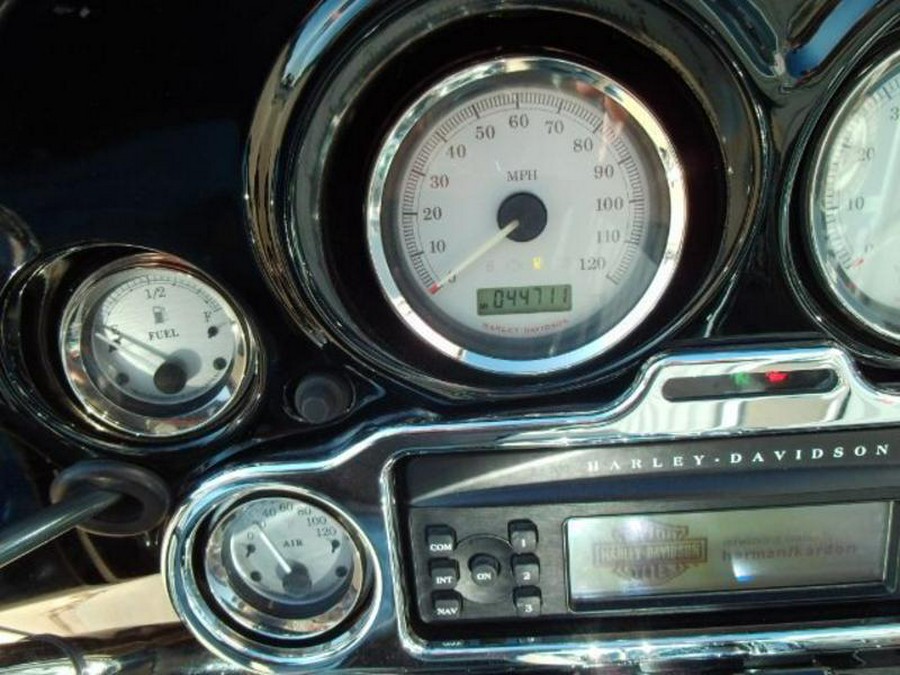 2010 Harley-Davidson® FLHTCU - Ultra Classic® Electra Glide